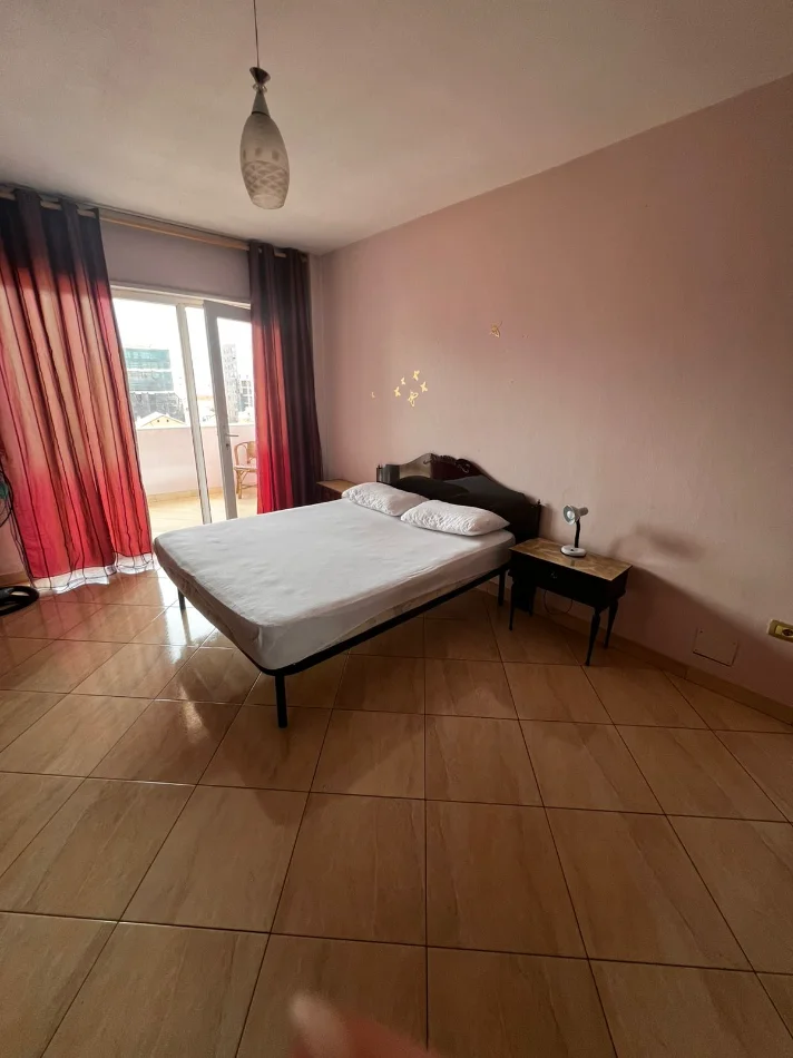 Tirane, jepet me qera apartament 1+1+Ballkon Kati 6, 85 m² 600 € (Rruga Siri Kodra)