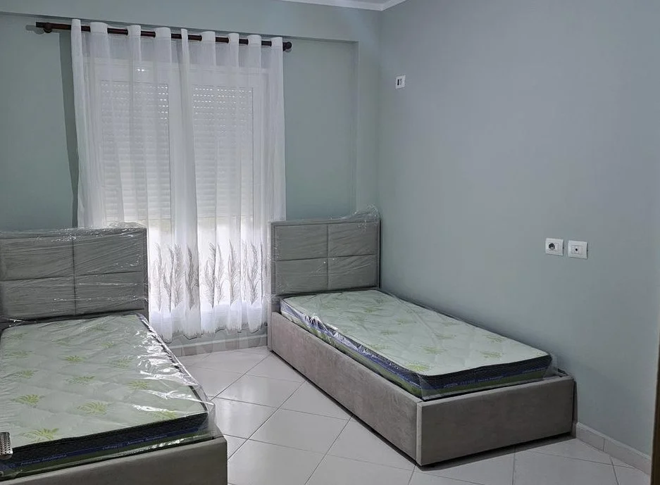 Tirane, jepet me qera apartament 2+1 , 90 m² 650 € 