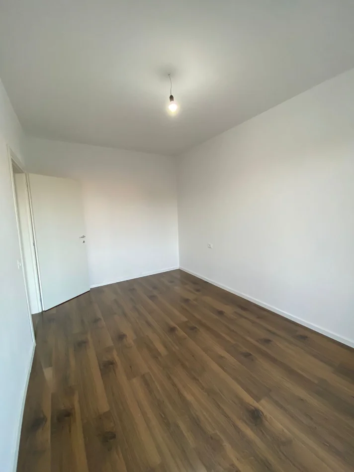 Tirane, jepet me qera apartament 1+1+Ballkon Kati 3, 68 m² 450 € (Rruga e Dibres/Ministria e Mbrojtjes)
