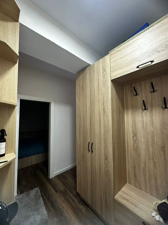 Tirane, jepet me qera apartament 1+1 Kati 3, 60 m² 500 € (Xhamlliku)
