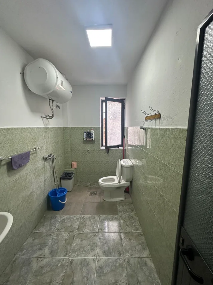 Tirane, shitet apartament 1+1+Ballkon Kati 1, 55 m² 85.000 € (Shkolla e Bashkuar)