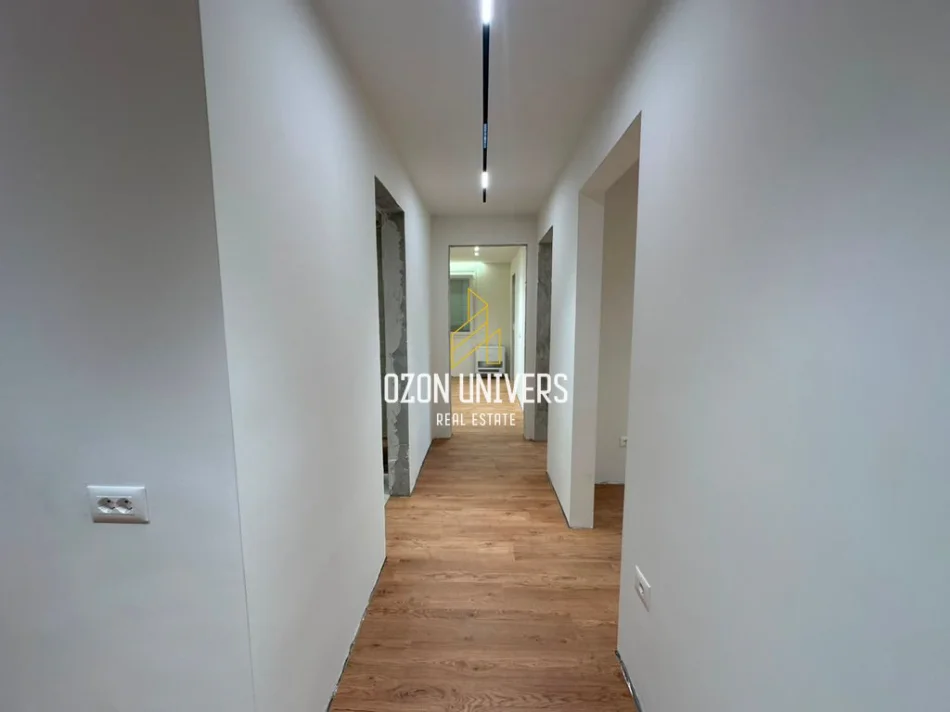 Tirane, jepet me qera ambjent biznesi Kati 9, 127 m² 1.300 € (Ish Ekspozita)