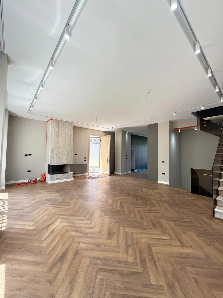 Tirane, jepet me qera Vile Vile 2 Katshe , 1 m² 6.000 € (TEG)