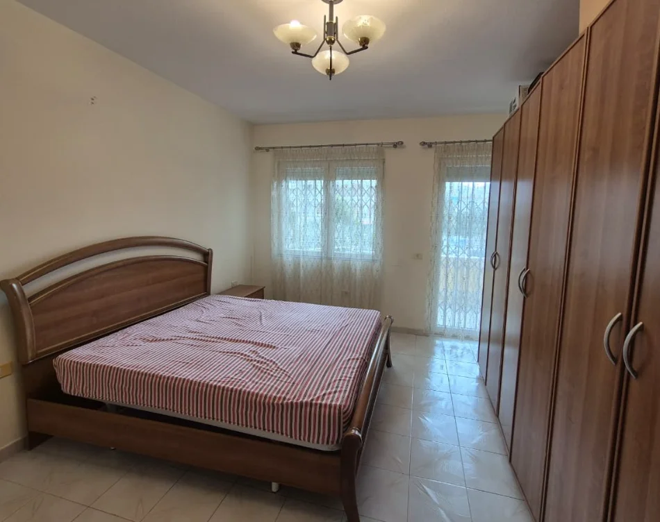 Tirane, jepet me qera apartament 2+1 , 104 m² 500 € 