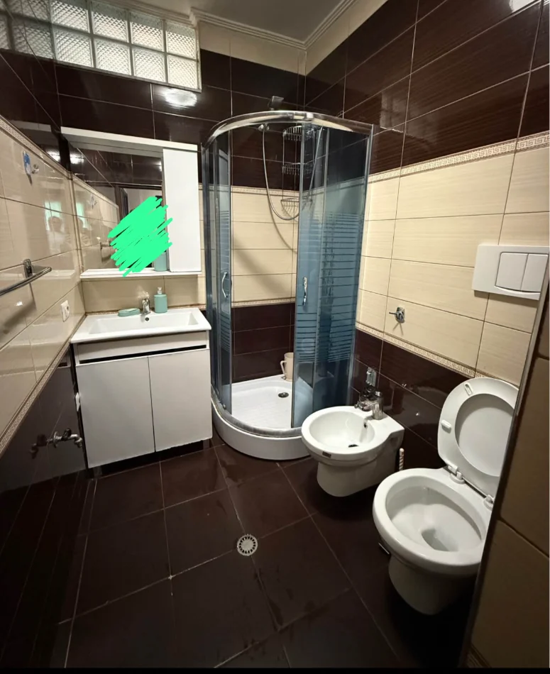 Tirane, jepet me qera apartament 2+1 , 85 m² 750 € (Komuna e Parisit)