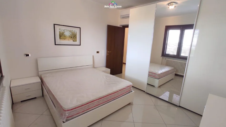 Tirane, jepet me qera apartament 1+1 Kati 2, 70 m² 470 € (Kinostudio)
