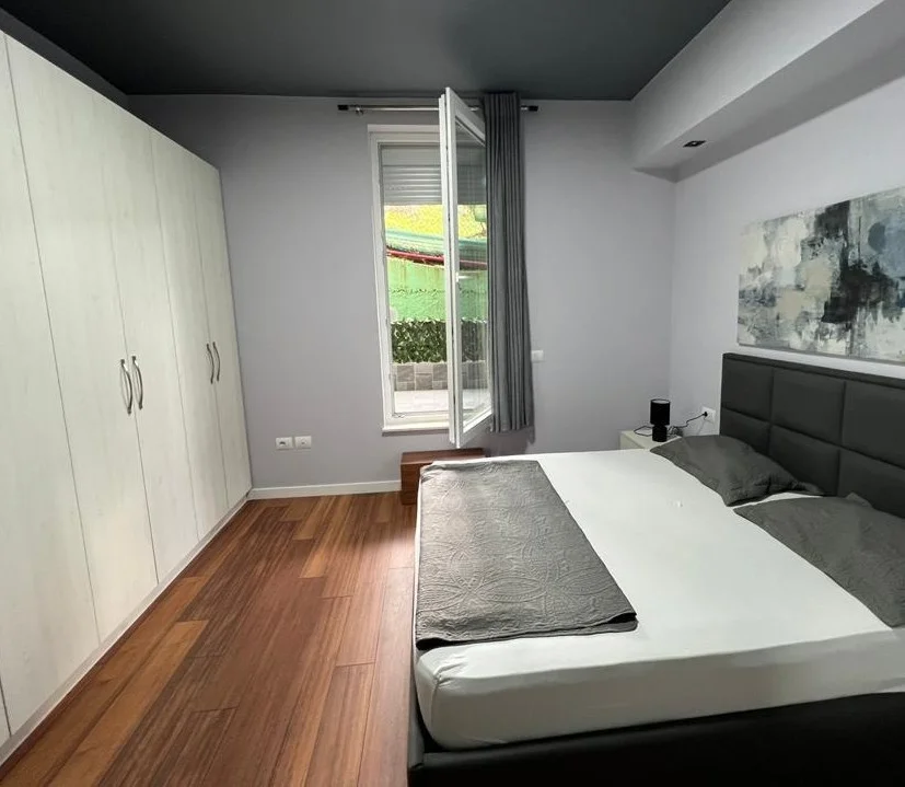 Tirane, jepet me qera apartament 2+1 , 90 m² 650 € 