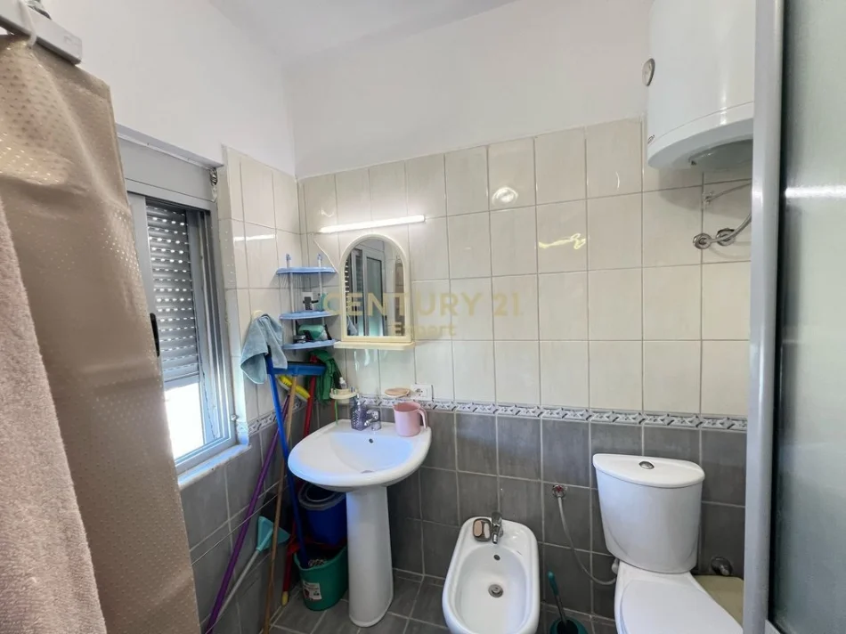 Durres, shes garsonier 1+1 Kati 4, 35 m² 60.000 € (Shkembi i Kavajes)