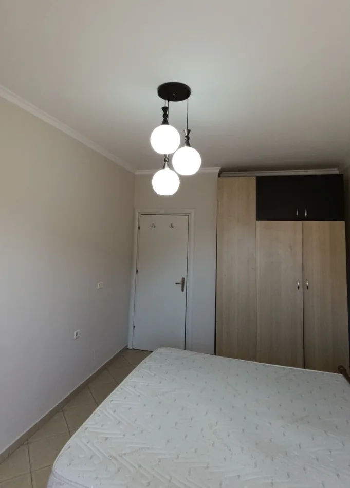Tirane, jepet me qera apartament 1+1 , 74 m² 500 € 