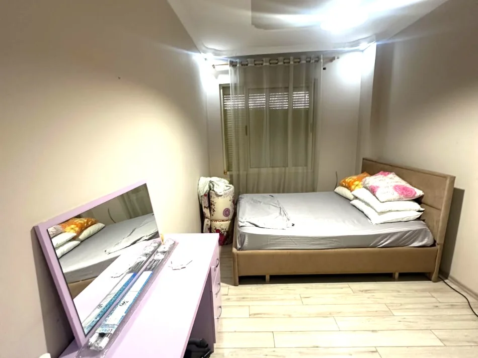 Tirane, jepet me qera apartament 2+1+Ballkon , 110 m² 550 € 