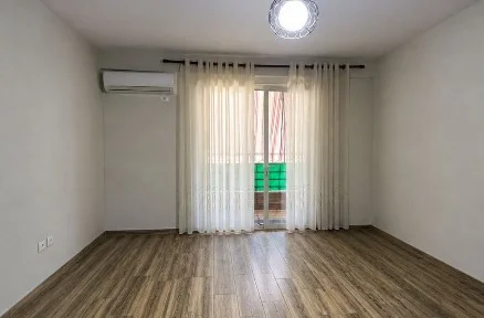 Tirane, jepet me qera apartament 2+1 , 120 m² 162.405 € 