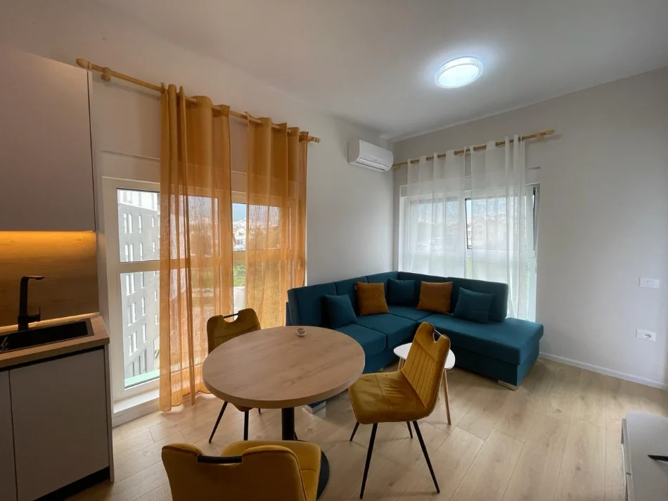 Tirane, jepet me qera apartament 1+1+Ballkon Kati 6, 59 m² 450 € (Kompleksi Kadiu)