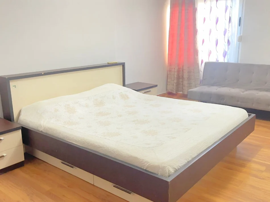 Tirane, jepet me qera apartament 1+1 Kati 4, 82 m² 500 € 