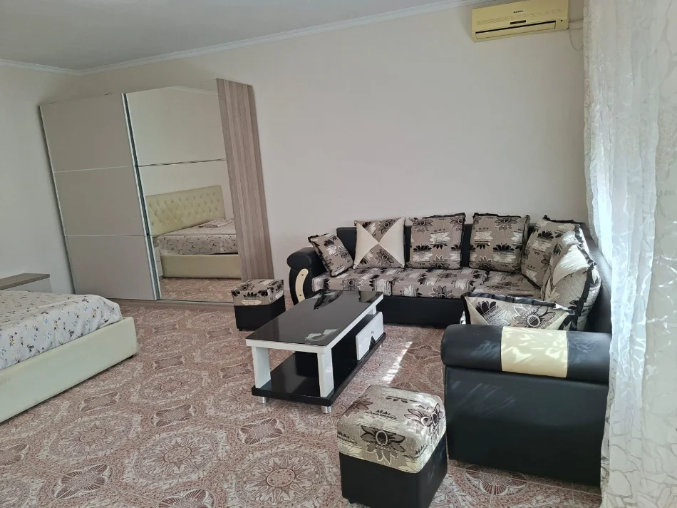 Tirane, jepet me qera apartament 1+1+Ballkon , 400 m² 400 € (Farmacia 10, Rruga e Dibrës)