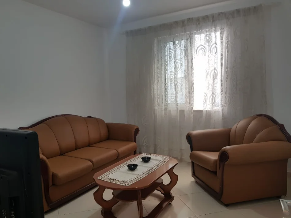 Tirane, jepet me qera apartament 1+1+Ballkon Kati 1, 60 m² 400 € (Selitë, Universiteti Barleti)