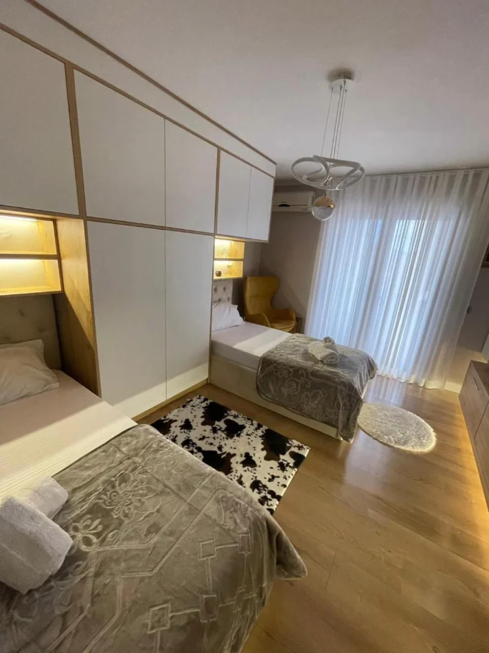 Tirane, jepet me qera apartament 2+1+Ballkon Kati 5, 75 m² 650 € (Rruga Irfan Tomini)