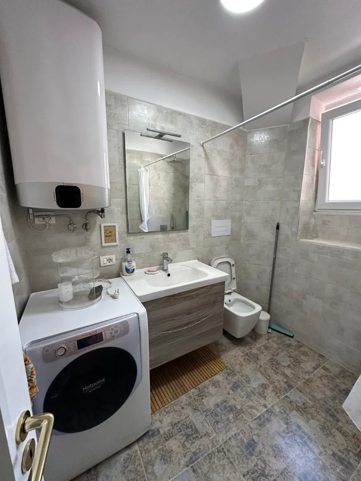 Tirane, shitet apartament 1+1+Ballkon Kati 2, 52 m² 120.000 € (Oxhaku)