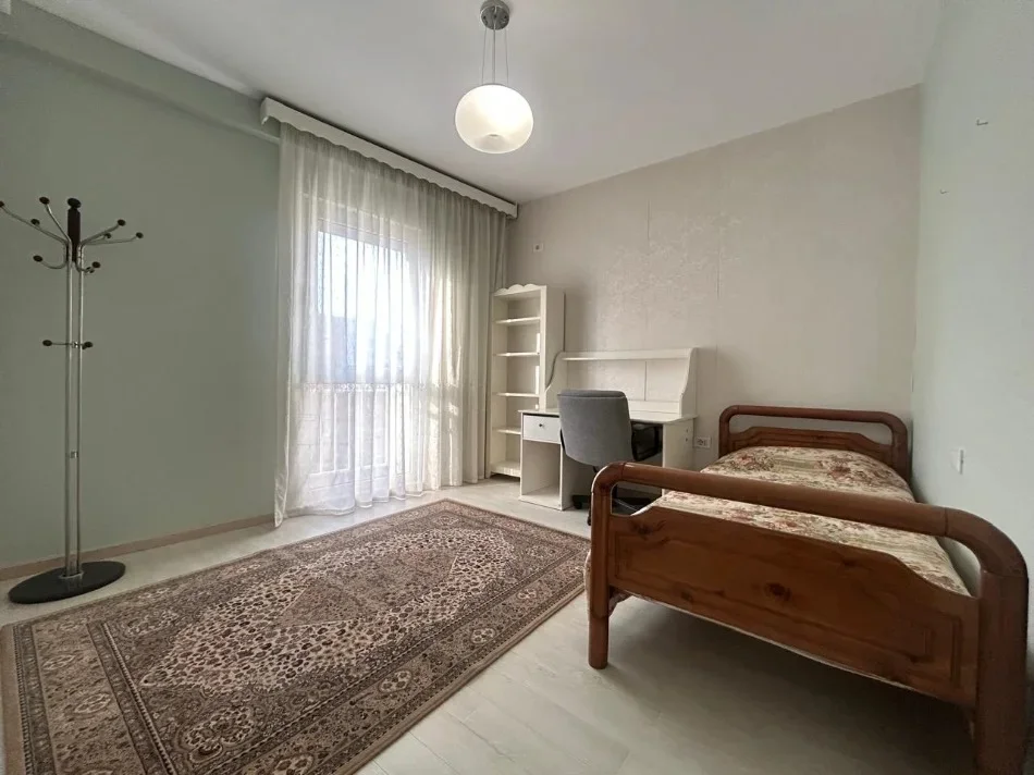 Tirane, jepet me qera apartament 3+1+Ballkon Kati 4, 123 m² 850 € (Jordan Misja)