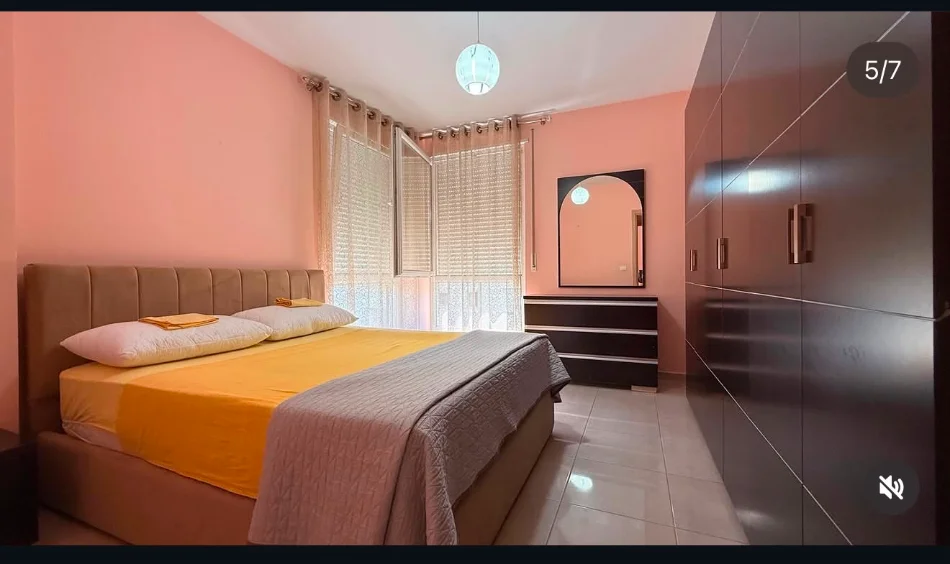 Tirane, jepet me qera apartament 2+1+Ballkon Kati 3, 98 m² 600 € (Ish Restorant Durresi)