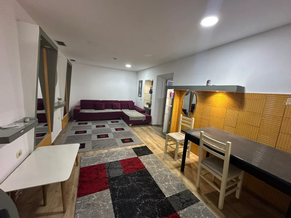 Tirane, jepet me qera apartament 1+1+Ballkon Kati 1, 60 m² 450 € (Rruga e Elbasanit)