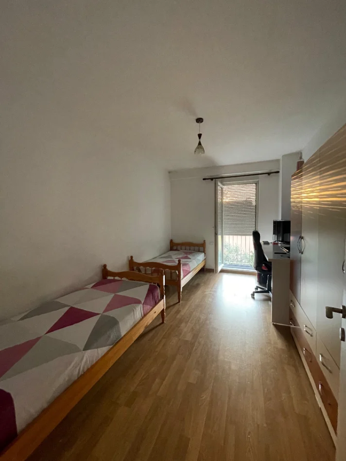 Tirane, jepet me qera apartament 2+1+Ballkon Kati 2, 95 m² 550 € (Qyteti Studenti)