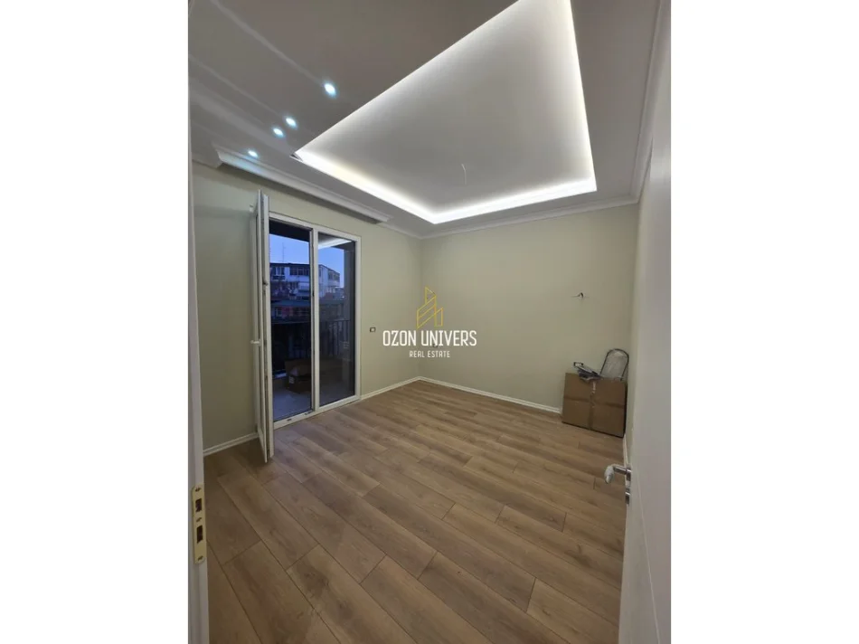 Tirane, jepet me qera apartament 1+1+Ballkon Kati 2, 67 m² 600 € (Komuna e Parisit)