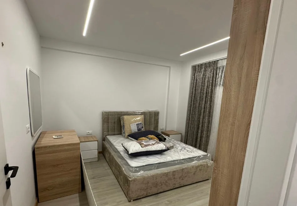 Tirane, jepet me qera apartament 1+1 , 70 m² 650 € 