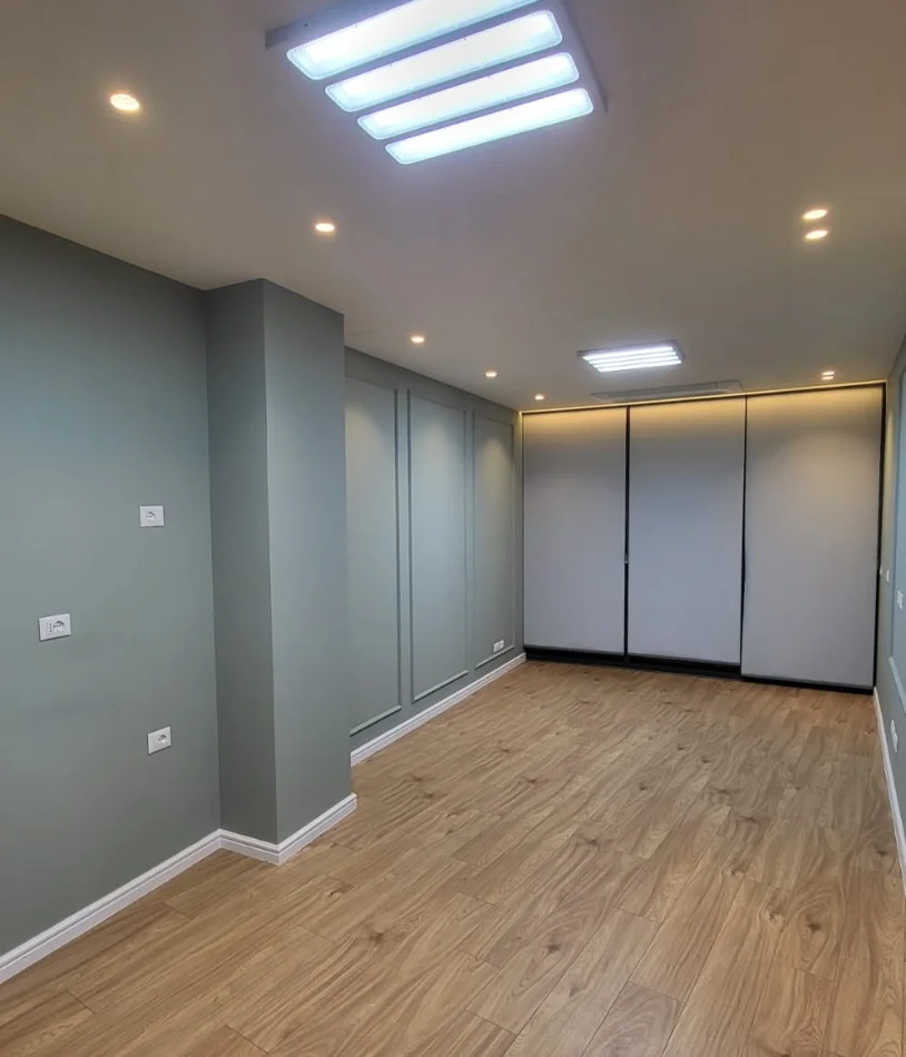 Tirane, jepet me qera zyre , 100 m² 1.400 € 