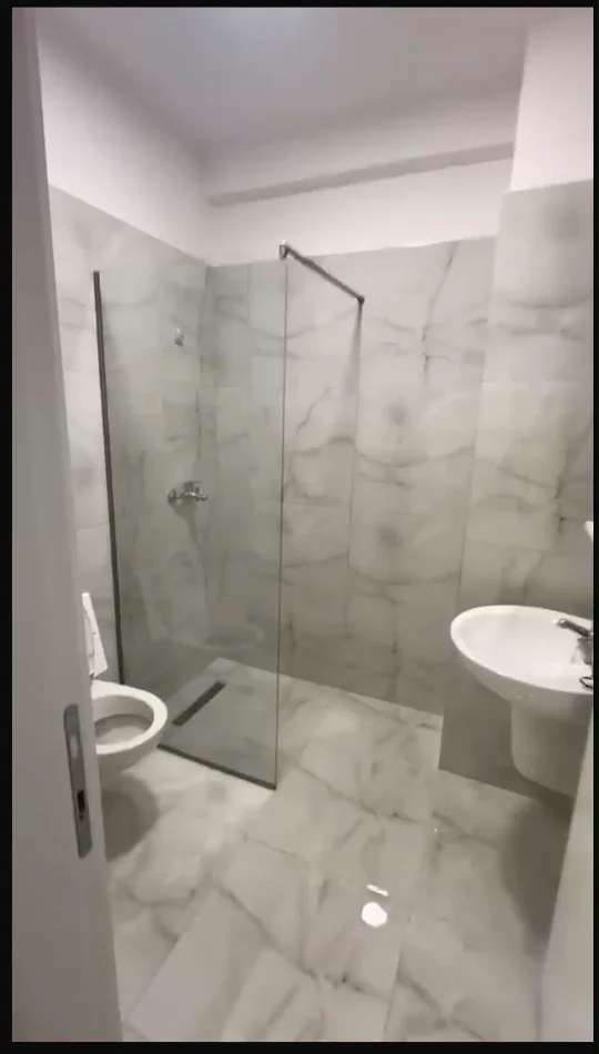 Tirane, jepet me qera apartament 2+1 Kati 6, 114 m² 1.000 € 