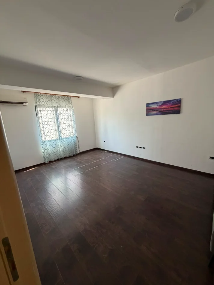 Tirane, jepet me qera apartament 1+1 Kati 2, 70 m² 700 € (Ismail Qemali)