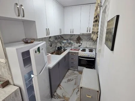 Tirane, jepet me qera shtepi 2+1+Aneks+Ballkon Kati 2, 100 m² 600 € (Ali Demi)