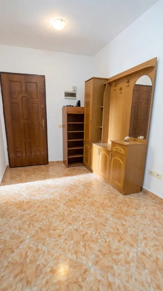 Tirane, jepet me qera apartament 1+1 Kati 5, 65 m² 400 € 