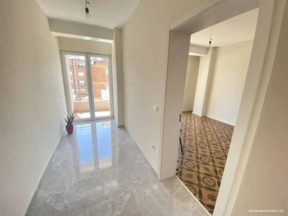 Tirane, jepet me qera zyre Kati 3, 106 m² 790 € (prane Mullirit)