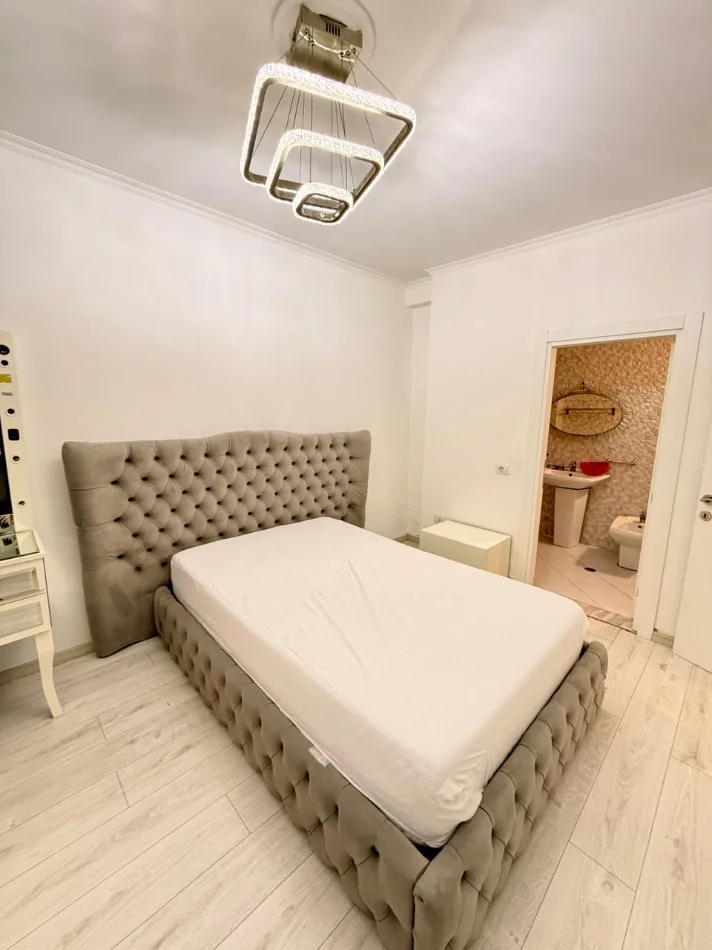 Tirane, shitet apartament 3+1 , 120 m² 320.000 € 