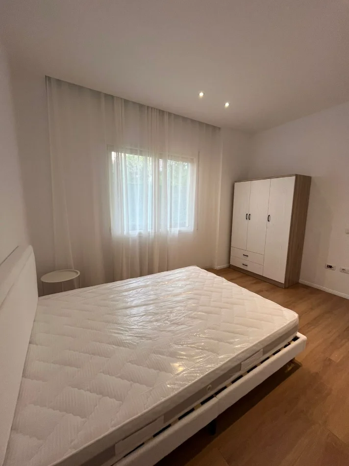 Tirane, jepet me qera apartament 1+1+Ballkon Kati 1, 72 m² 450 € (Tregu Elektrik i Ri, Ali Dem)