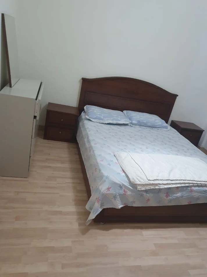 Tirane, jepet me qera apartament 1+1+Ballkon Kati 1, 60 m² 400 € (SELITE)