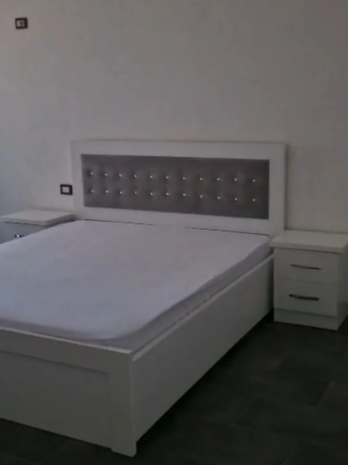 Tirane, jepet me qera apartament 2+1+Ballkon Kati 7, 80 m² 700 € (Rruga Teodor Keko, pranë Marinaj Hotel)