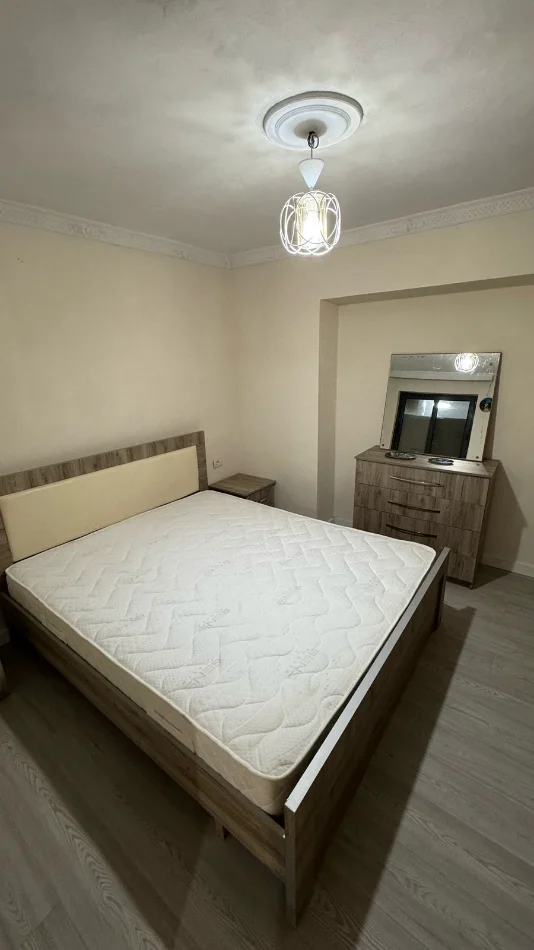 Tirane, jepet me qera apartament 1+1+Ballkon Kati 1, 60 m² 350 € (Rr e Dibrës, pranë Komisariatit Nr. 4)