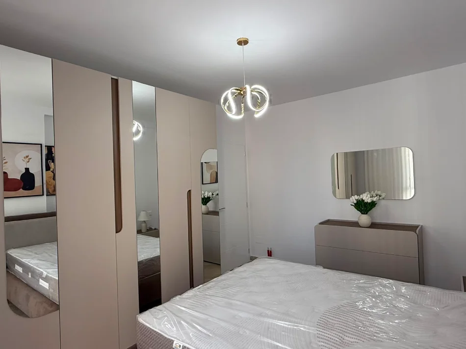 Tirane, jepet me qera apartament 2+1 Kati 4, 85 m² 800 € (Rruga e Barrikadave.)