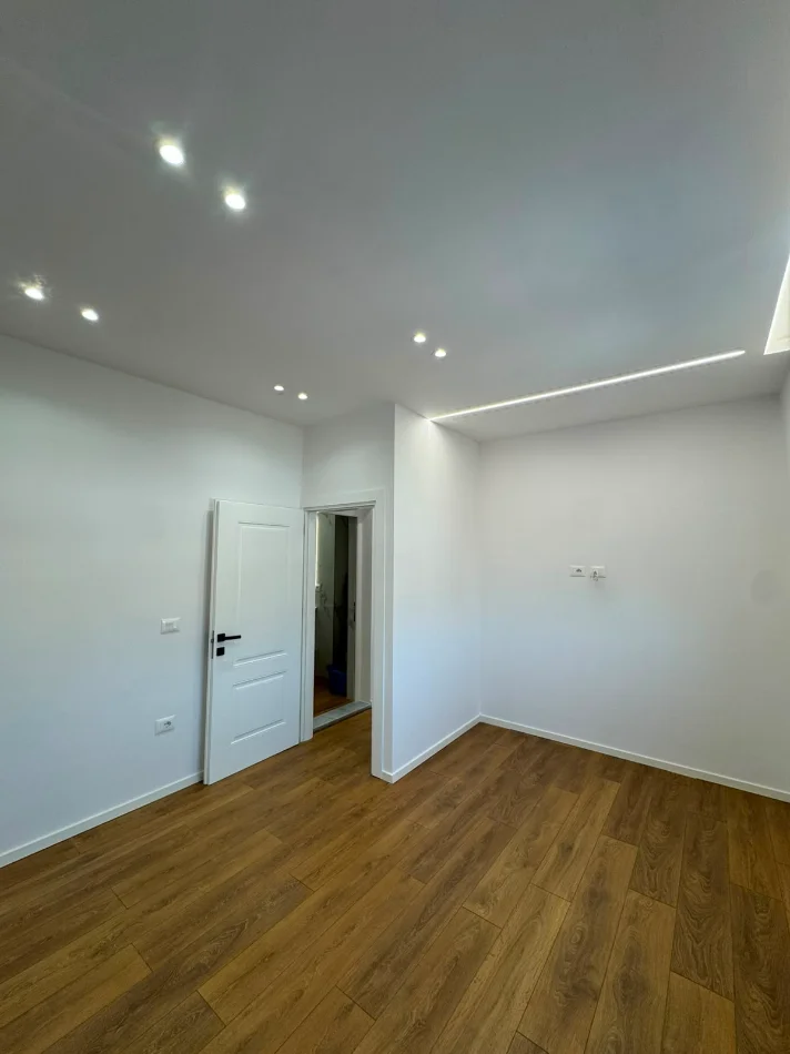 Tirane, shitet apartament 2+1 Kati 4, 64 m² 168.000 € (Shkolla e Kuqe)