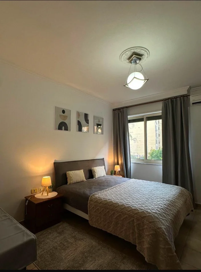 Tirane, jepet me qera apartament 1+1 Kati 3, 70 m² 690 € (Qender, Sheshi Skenderbeu)