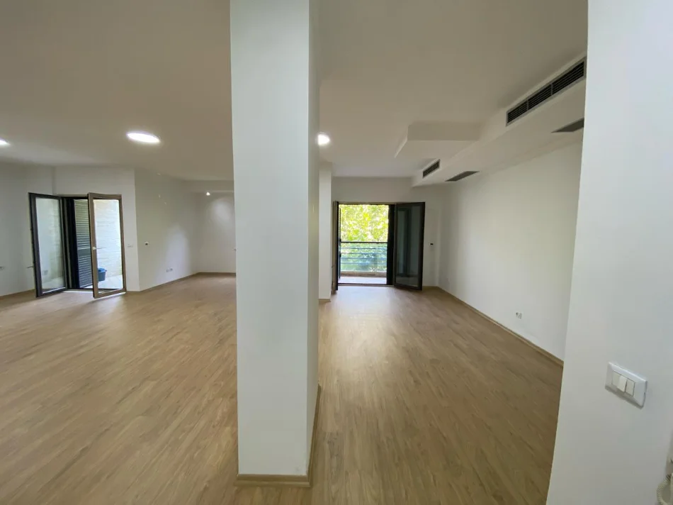 Tirane, jepet me qera zyre Kati 2, 104 m² 900 € (9-Kateshet)
