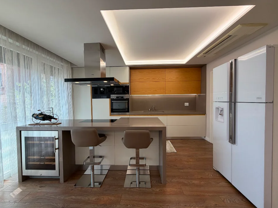 Tirane, shitet apartament 2+1 Kati 2, 106 m² 255.000 € (Laprake)