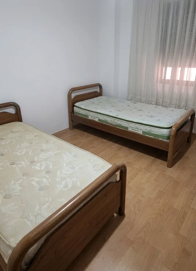 Tirane, jepet me qera apartament 2+1+Ballkon Kati 2, 110 m² 400 € (Fresk)