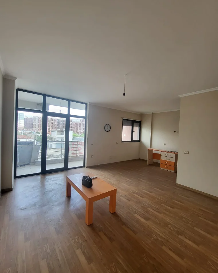 Tirane, jepet me qera , 130 m² 700 € (Astir)