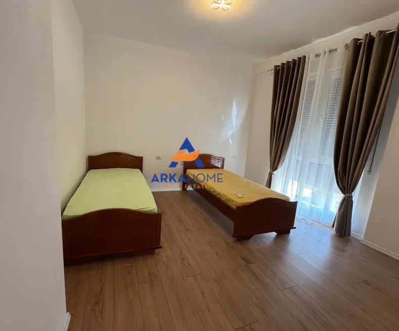 Tirane, jepet me qera apartament 2+1+Ballkon Kati 3, 106 m² 537 € 