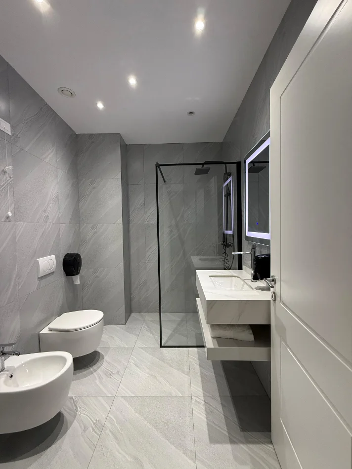 Tirane, shitet apartament 2+1 Kati 9, 124 m² 555.000 € (Liqeni Artificial)