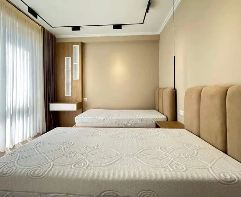 Tirane, jepet me qera apartament 3+1 , 120 m² 2.000 € 
