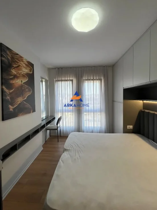 Tirane, jepet me qera apartament 2+1+Ballkon Kati 9, 95 m² 804 € 