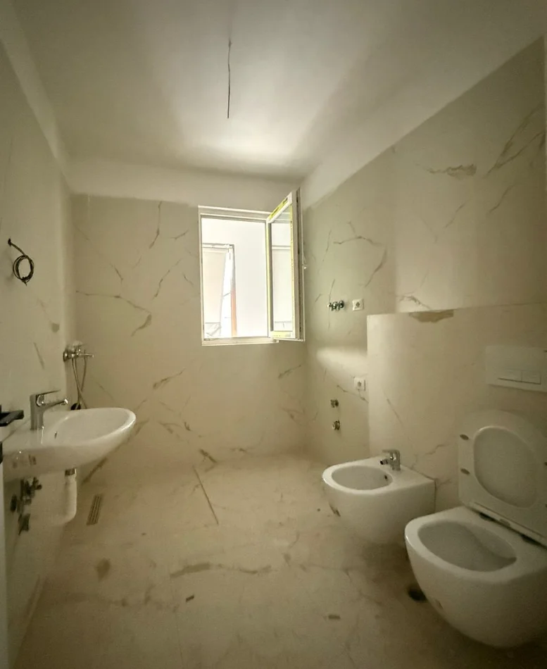 Tirane, shitet apartament 1+1 , 64 m² 120.000 € 